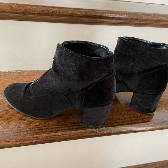 Black Ankle length Suede Boots - Circus by Sam Edelman Size  W 7.5 - Picture 2 of 2